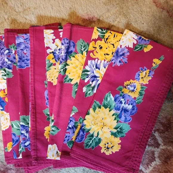 WILLIAMS SONOMA 68x108 Tablecloth with Eight Dinner Napkins. - Picture 4 of 6